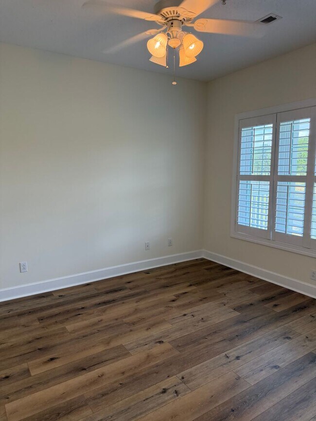Building Photo - 4881 Dahlia Ct