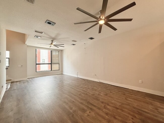 Building Photo - 136 8th St N