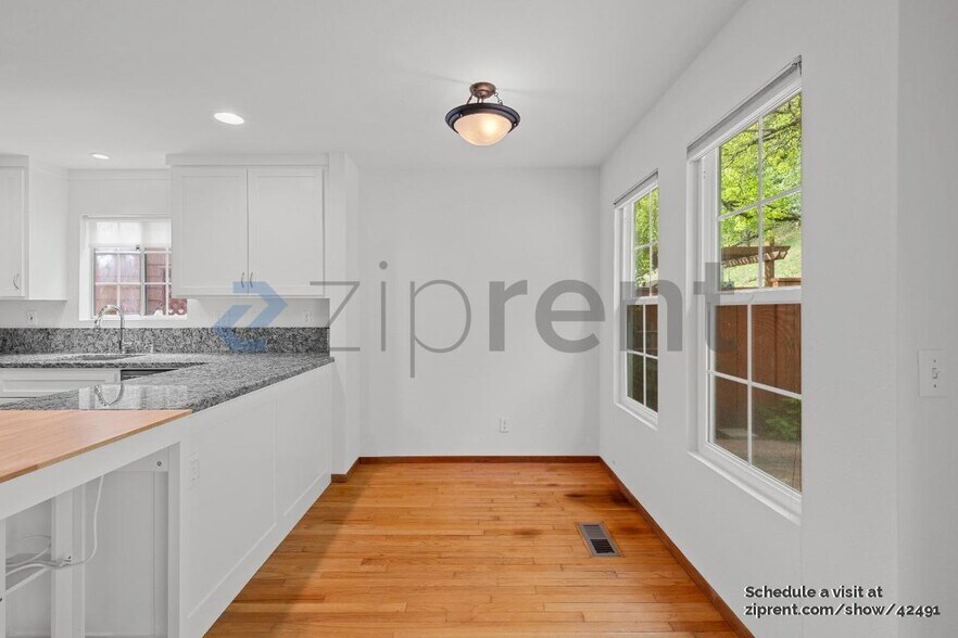 Building Photo - 2643 Spring Oaks Dr