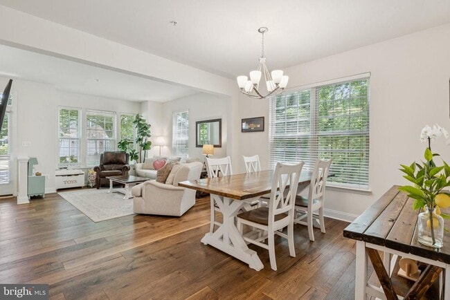Building Photo - 856 Stonehurst Ct
