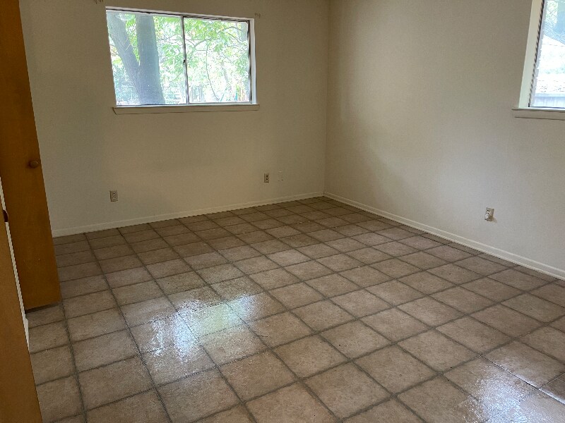 Building Photo - 2111 Scripture St