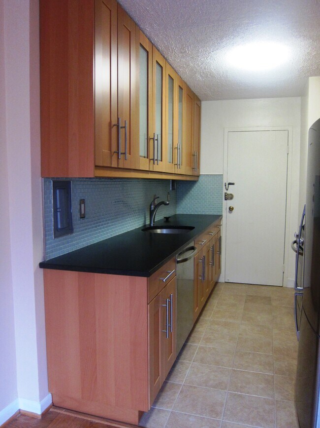 Building Photo - 922 24th St NW