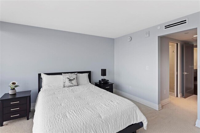 Building Photo - 3301 Bayshore Blvd