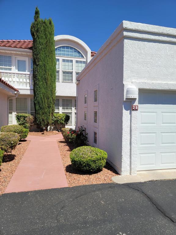 Building Photo - 1200 Glen Canyon Dr