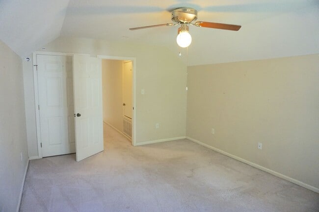 Building Photo - 5 BED | 2.5 BATH | SINGLE FAMILY HOME | BONUS ROOM | 2 CAR GARAGE