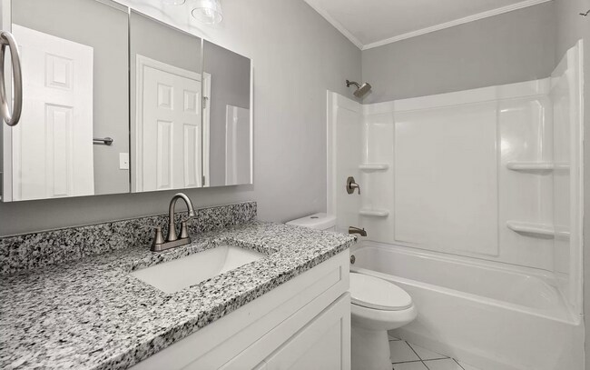 Building Photo - 426 Longleaf Dr