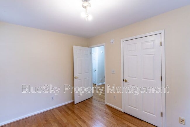 Building Photo - 158 Burnet St