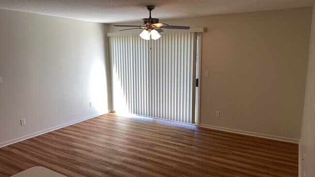 Building Photo - 1420 Lake Pointe Way