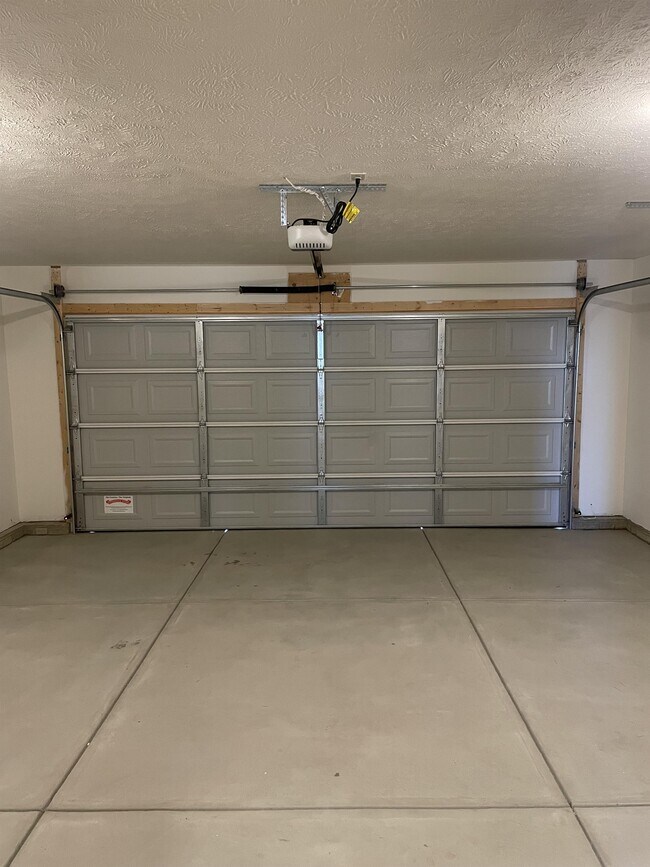 Building Photo - 9216 Peregrine Rd