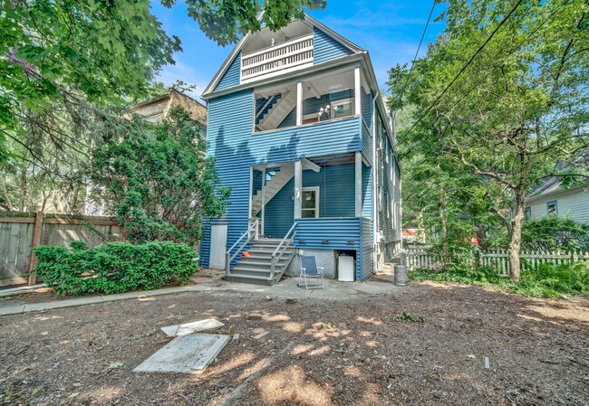 Building Photo - 2142 Maple Ave