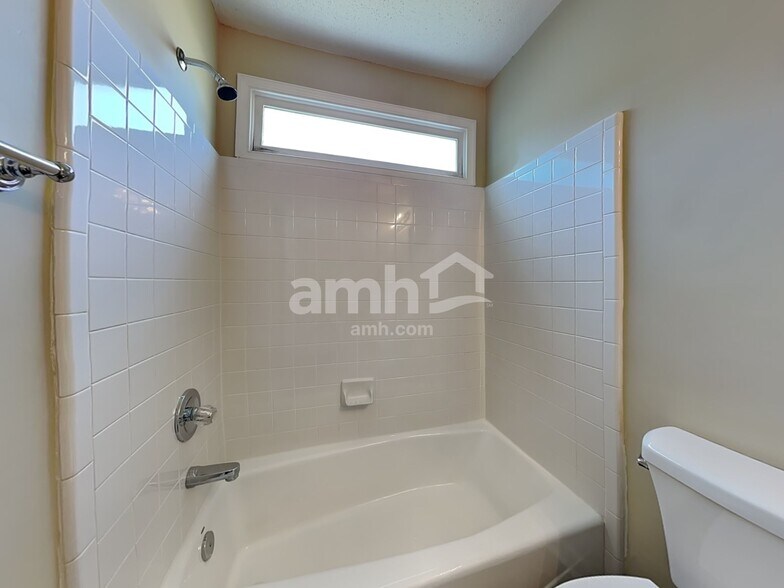 Building Photo - 3109 Southampton Dr
