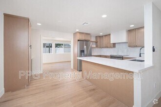 Building Photo - 3718 E Ludlow Dr