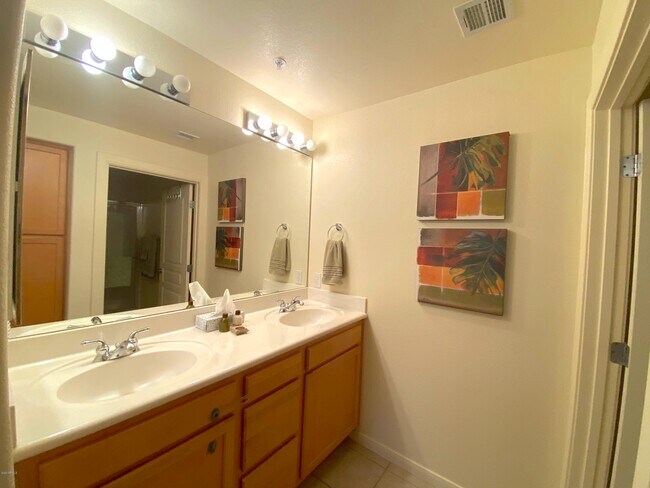 Building Photo - 11680 E Sahuaro Dr