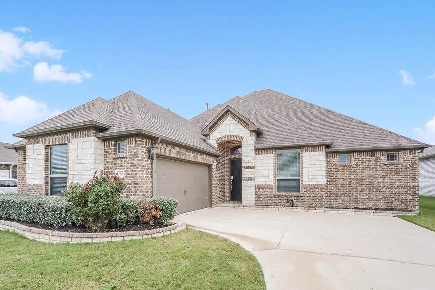 Building Photo - 220 Watson St