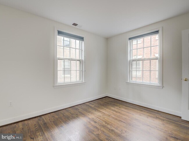 Building Photo - 4354 Westover Pl NW