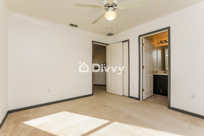 Building Photo - 831 Balmoral Dr