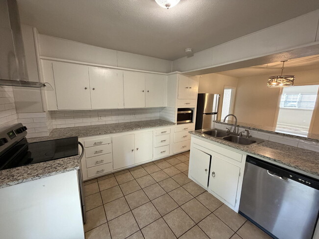 Building Photo - Move in Now or this Summer 2026! Charming 3-bedroom, 2-bath home just minutes from Texas Tech!