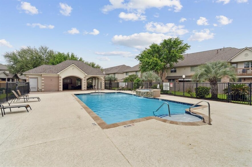 Building Photo - 7606 N Linpar Ct