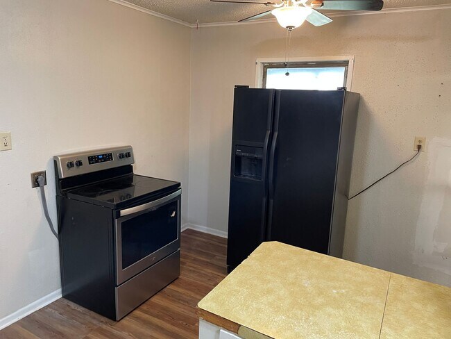 Building Photo - Remodeled Sunset Acres Home