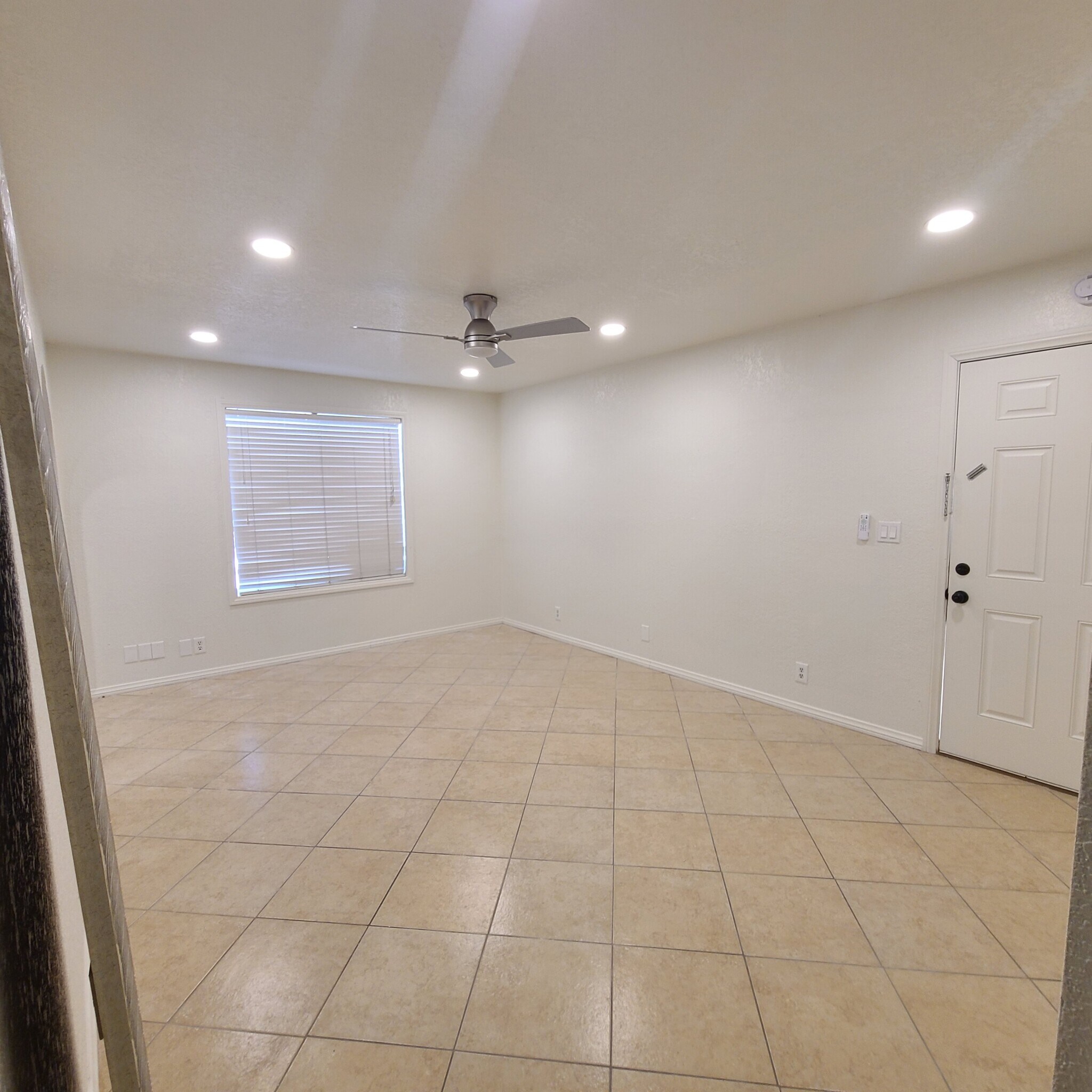 Building Photo - 261 Cottonwood Dr