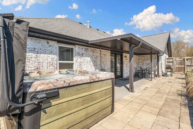 Building Photo - 403 Willington Ln