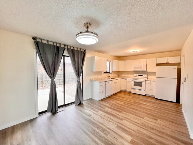 Building Photo - 2217 Bismarck Ct