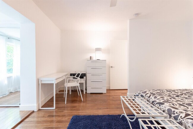 Building Photo - 9007 NE 10th Ave