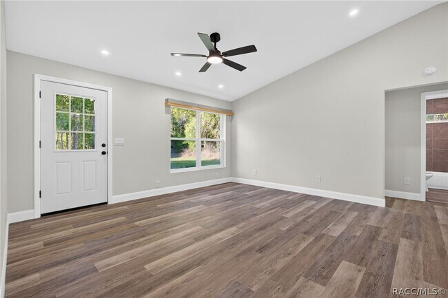 Building Photo - 618 Spruce St