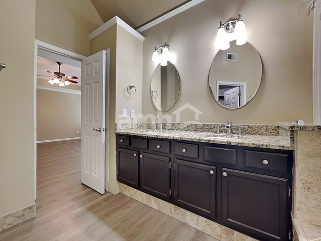 Building Photo - 6105 Braidwood Ct
