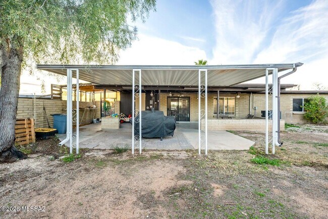Building Photo - 2191 S Sunburst Dr
