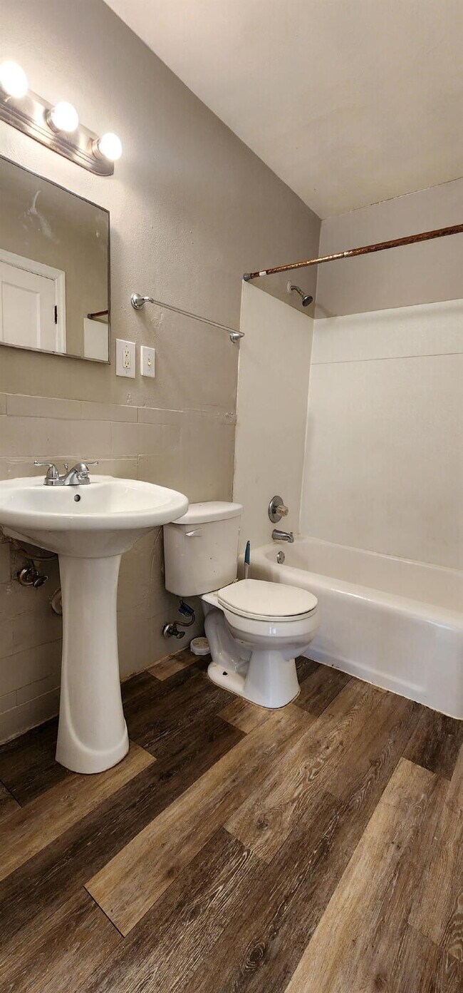 Building Photo - 3-Bedroom Home with New Carpet, Basement & Garage in Berkeley