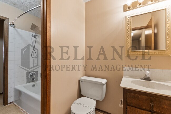 Building Photo - 2241 S White Oak Dr