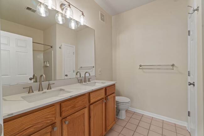 Building Photo - 3 bedroom CONDO in Annapolis.
