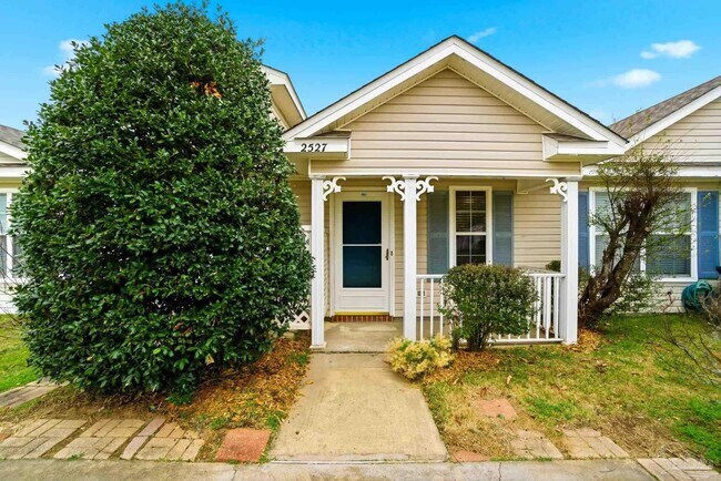 Building Photo - 2527 Trailwood Dr