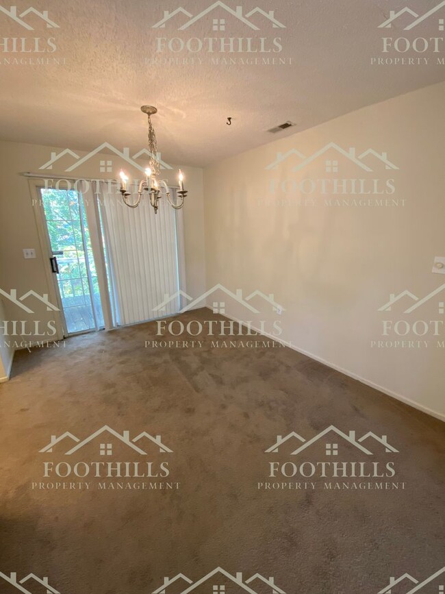 Building Photo - Charming 3 Bedroom/2 Bath single family ho...