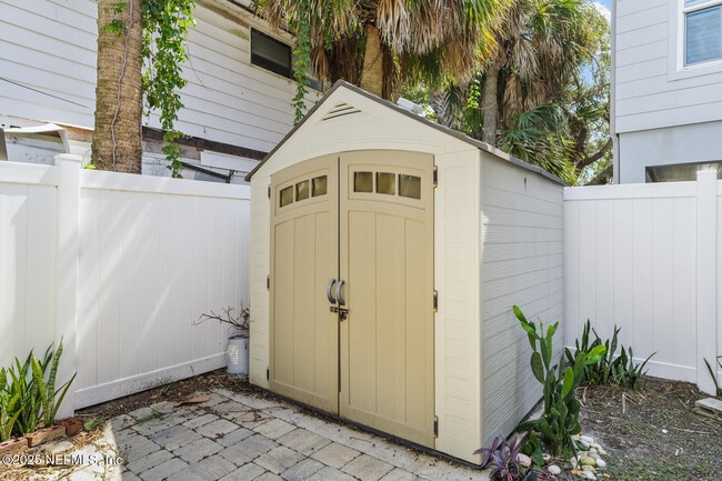 Building Photo - 2103 1st St S