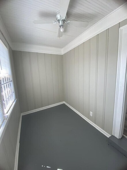 Building Photo - 294 W Burdock Ave