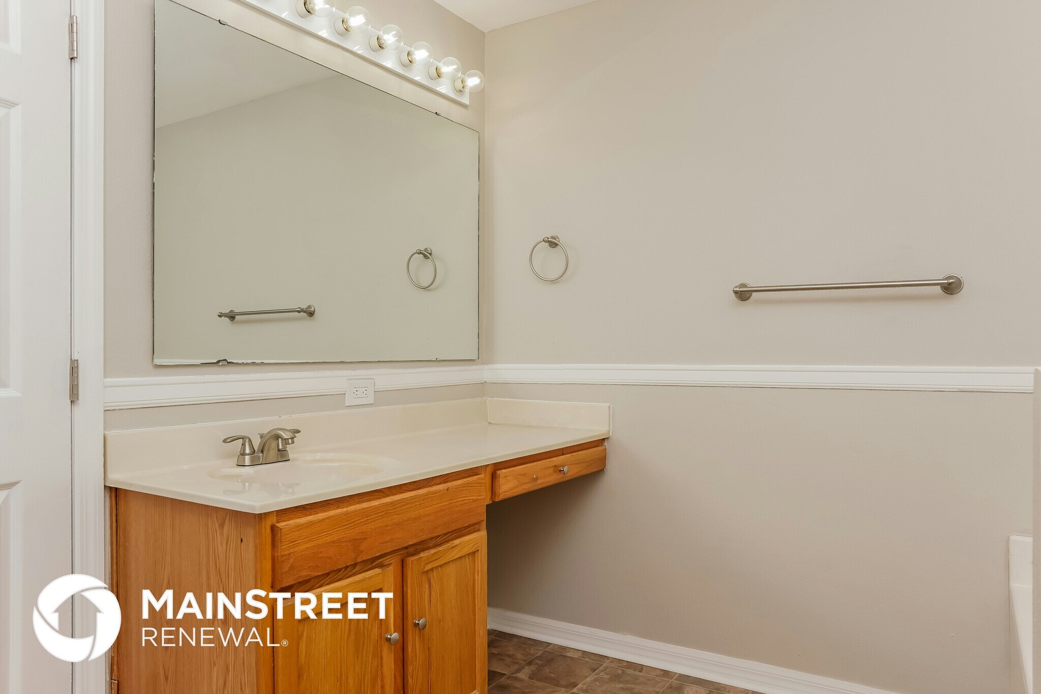 Building Photo - 1394 Gillott St NW