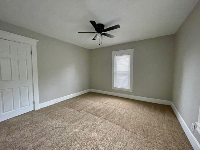 Building Photo - PERFECT  2 Bedroom Move-In Ready!