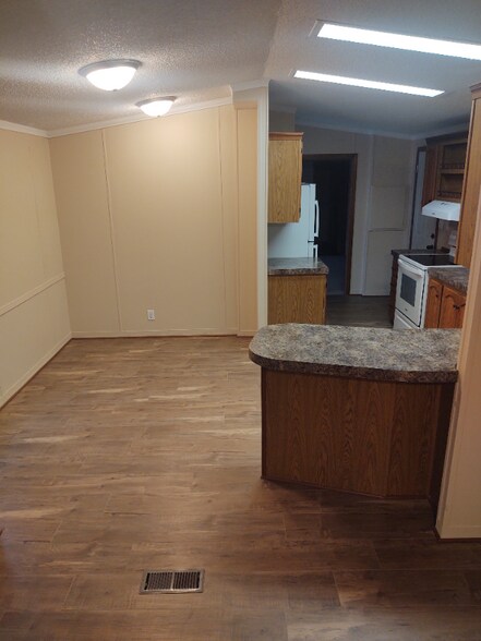 Building Photo - 911 West Ave