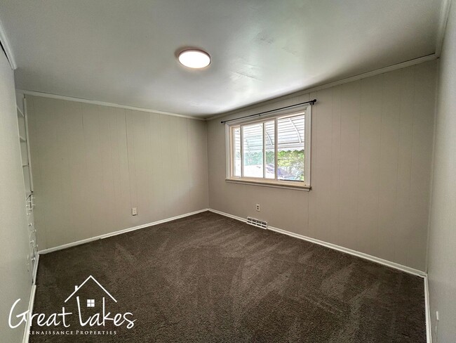 Building Photo - Beautiful 4 Bedroom 1 Bathroom now available for rent!