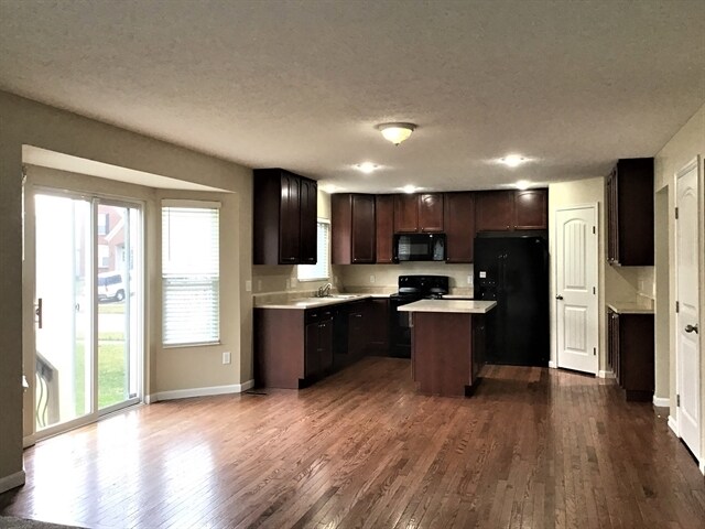 Building Photo - 6743 Waverly Park