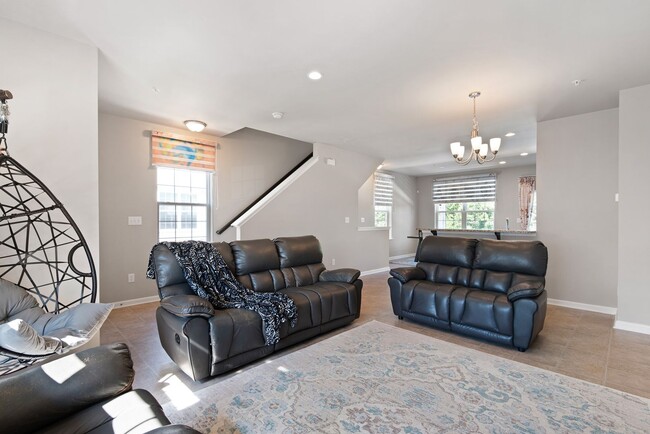 Building Photo - 659 McComb Pl