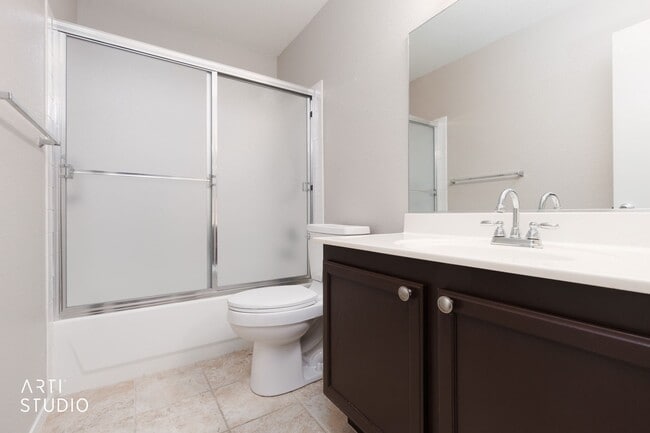 Building Photo - 2BR/2BA Condo in Rock Springs II - Small Pets Welcome