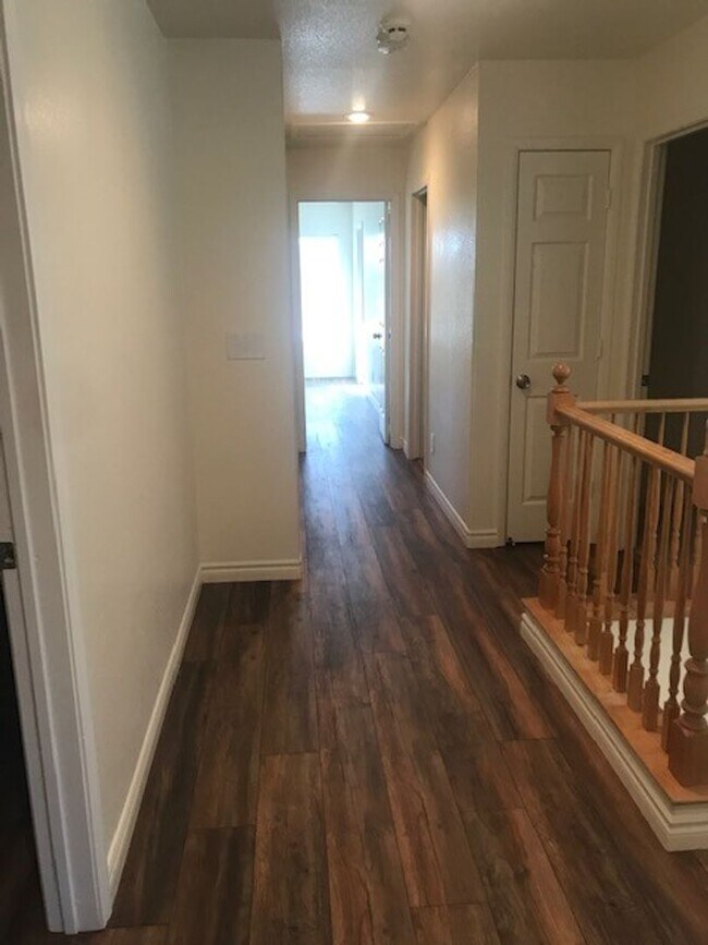 Building Photo - 5 Bedroom House! Great Room living space d...