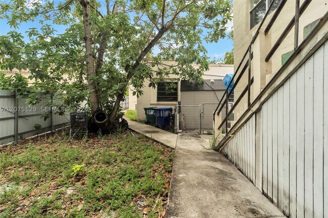 Building Photo - 1137 NW 29th St