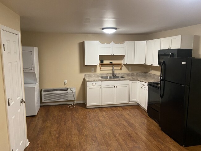 Building Photo - "Cozy 1-Bedroom Top floor Retreat in West ...