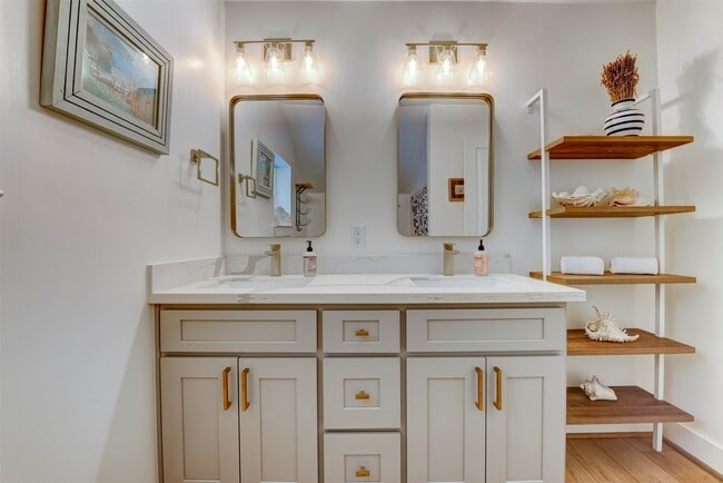 Building Photo - 2406 Blue Water Ln