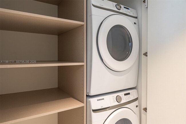 Building Photo - 700 NE 24th St