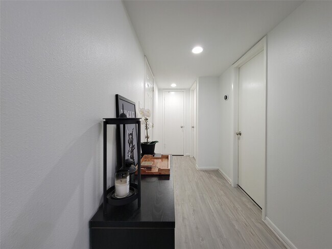 Building Photo - 755 Bering Dr
